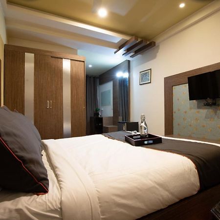 Oyo 79355 Collection O Hotel Adona Meenangadi Εξωτερικό φωτογραφία